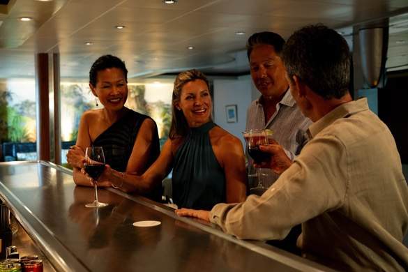 Paul Gauguin Cruises MS Paul Gauguin Piano Bar Lifestyle 5 ©Paul Gauguin Cruises.jpg